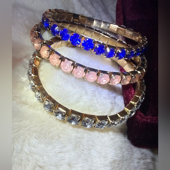 Jewelry - Elegant Gold Tone and Crystal Stretch Bracelet Set